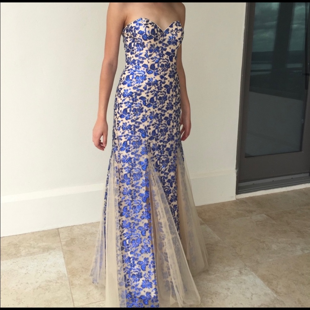 Cache’ evening gown